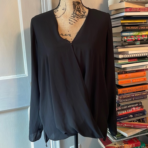 BCBGeneration Tops - Bcbg generations L black blouse snap front